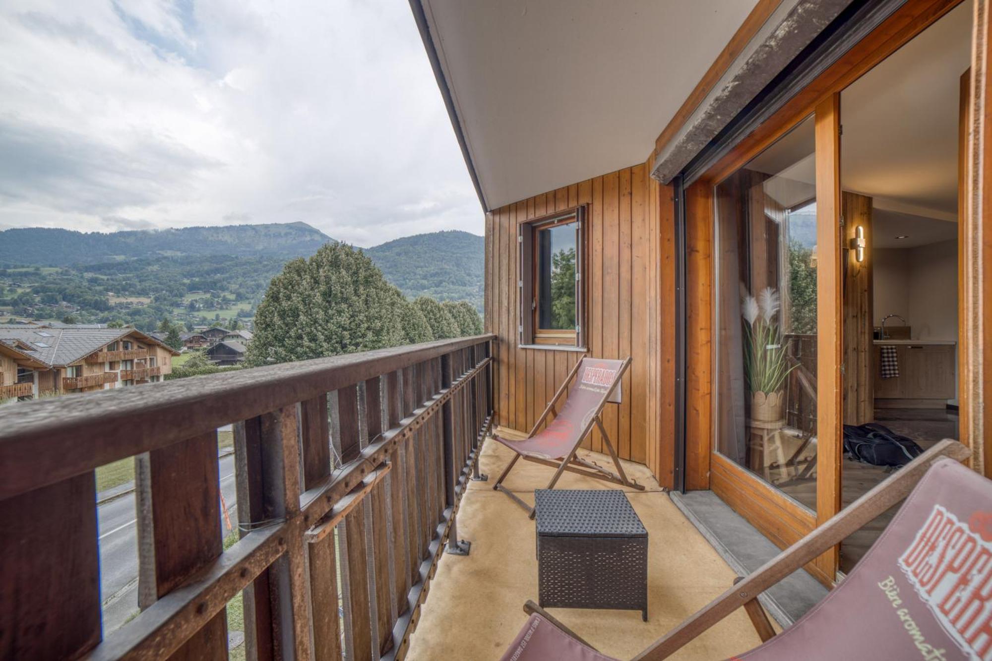 Avec Balcon Et Commodites Modernes *