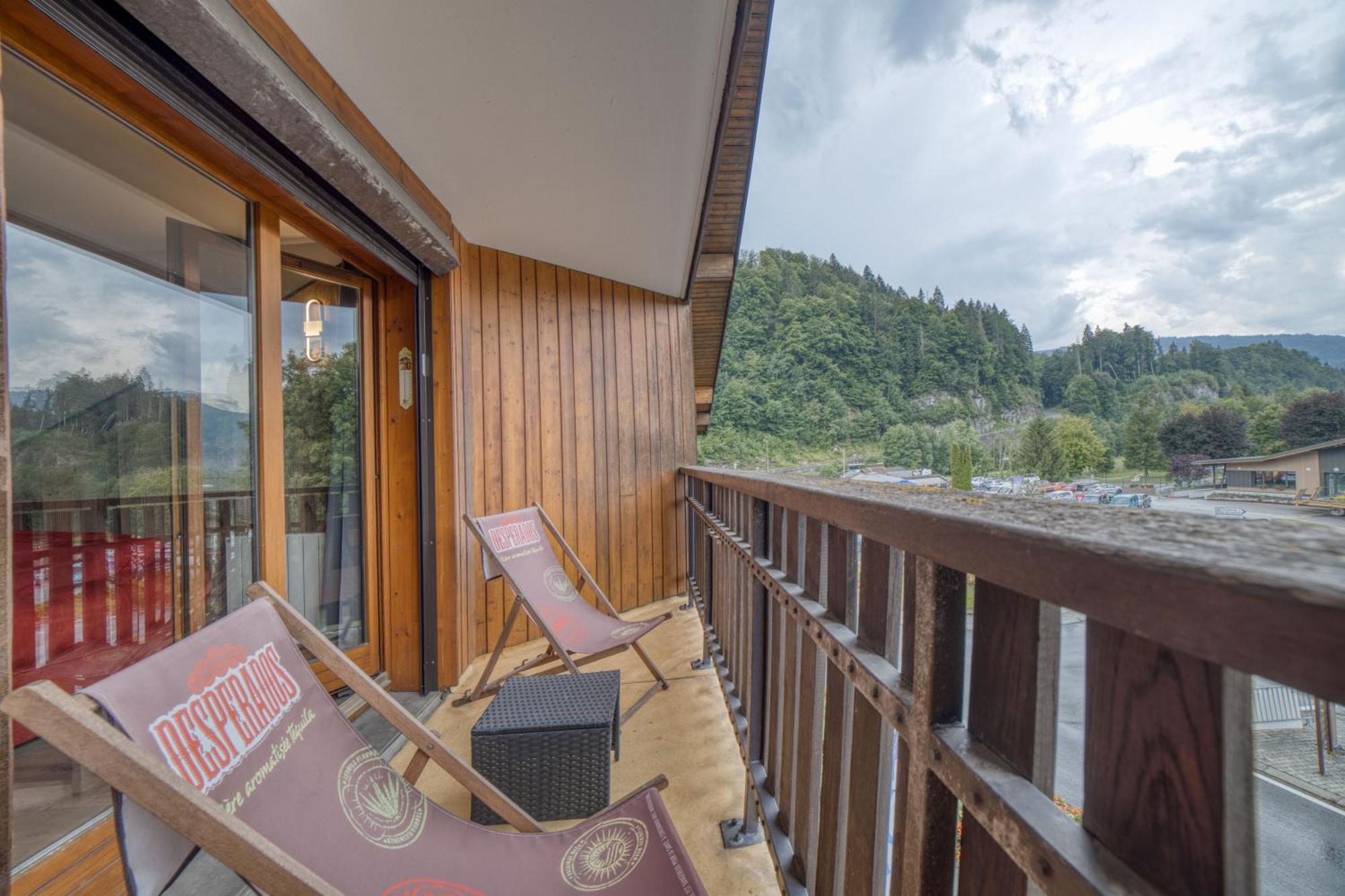 Avec Balcon Et Commodites Modernes *